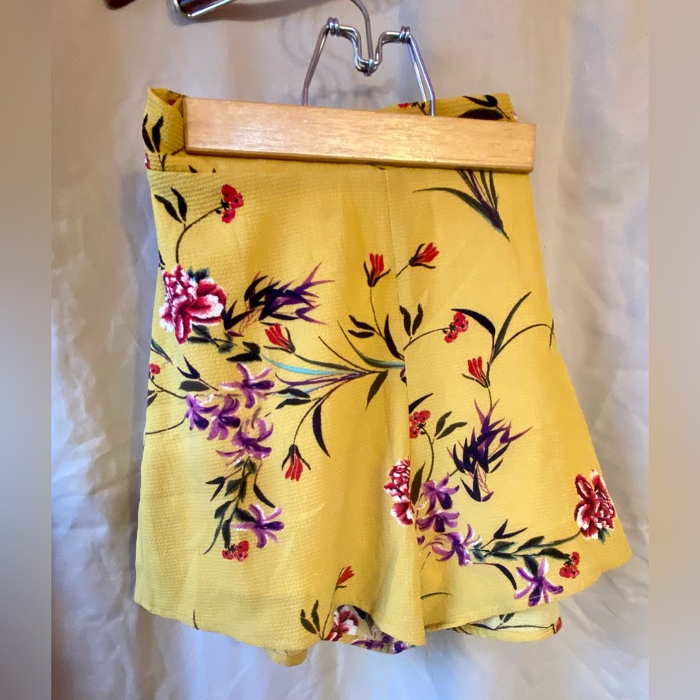 VINTAGE HIGH WAISTED SHORT SHORTS SMALL